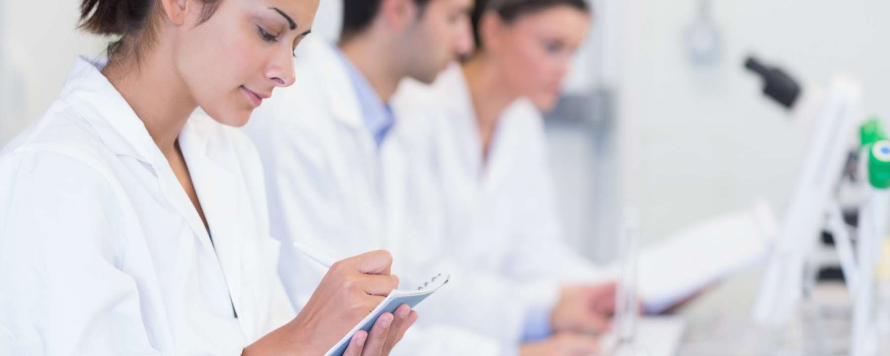 Señales de reacciones adversas a medicamentos en farmacovigilancia